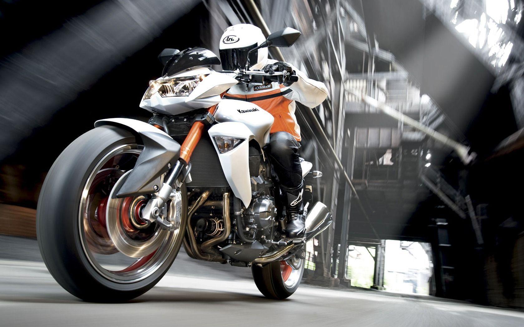 Picture Kawasaki Z1000 Motorcycle HD Widescreen Wallpaper