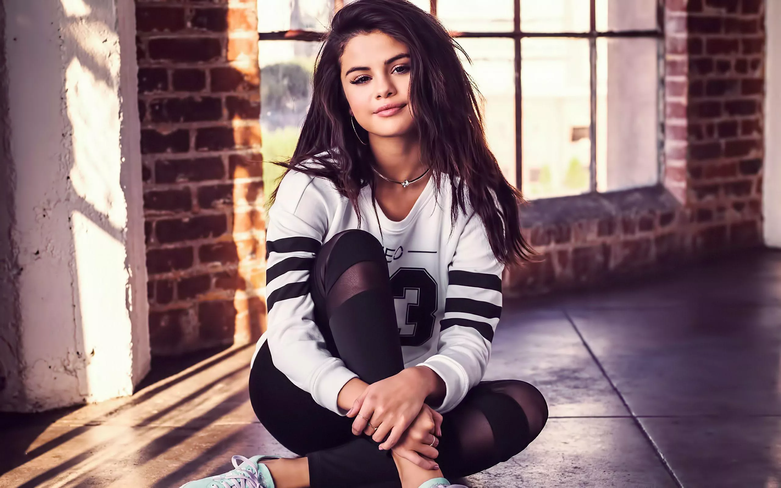 Selena Gomez Wallpaper HD