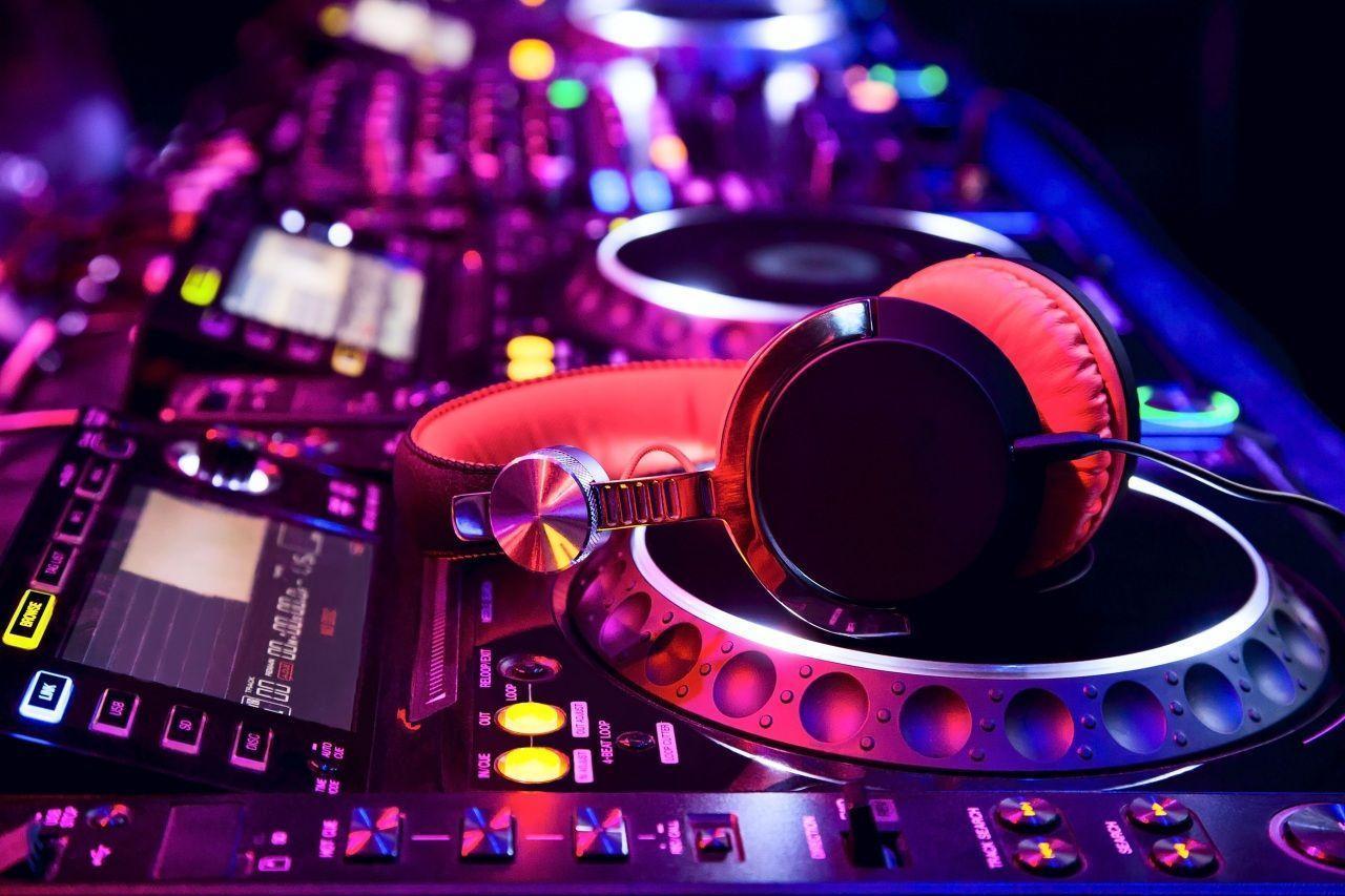 Wallpaper Musical Instruments Closeup Headphones headphones dj