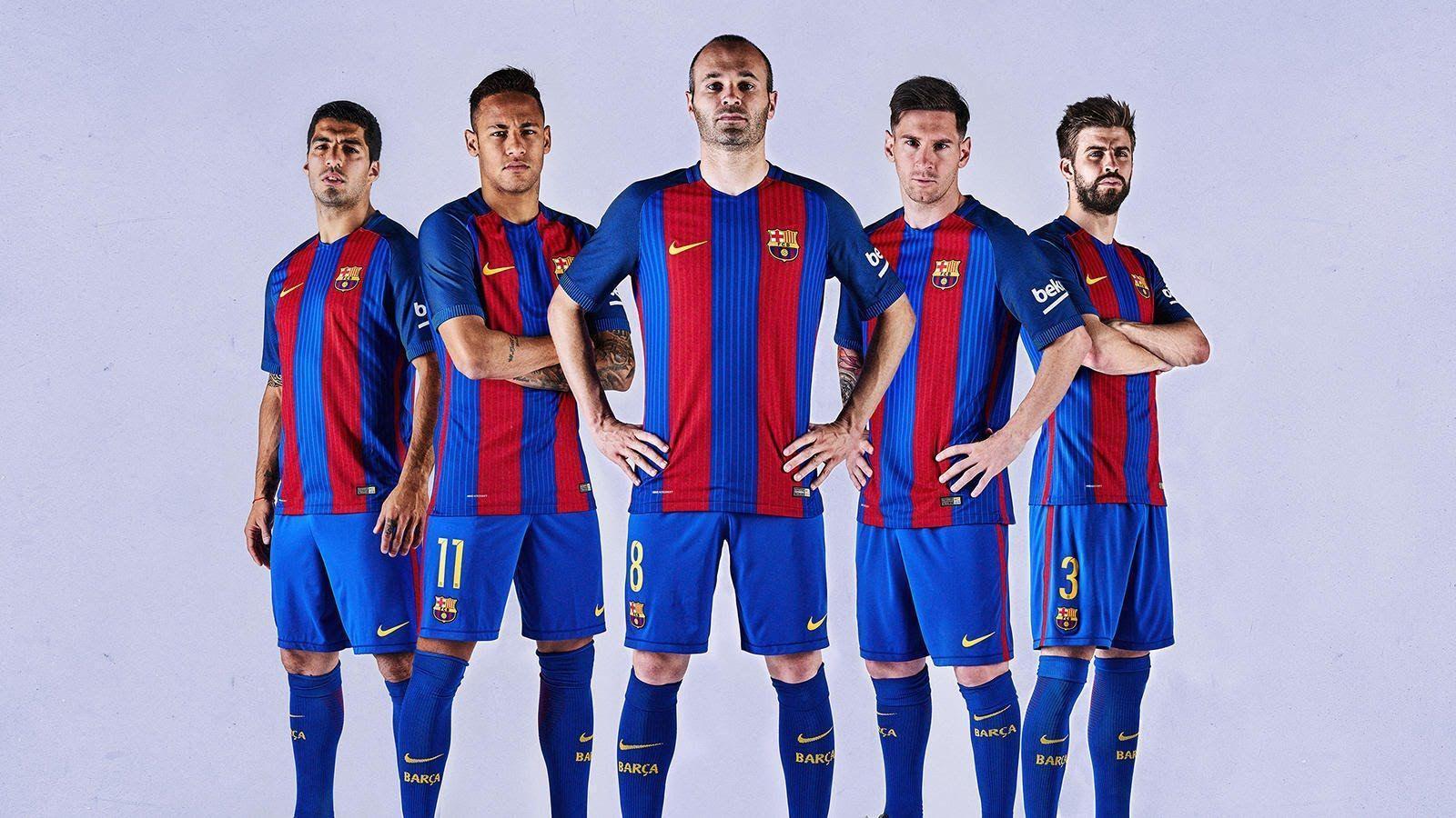 FC Barcelona Presents New Kit For 2016 17