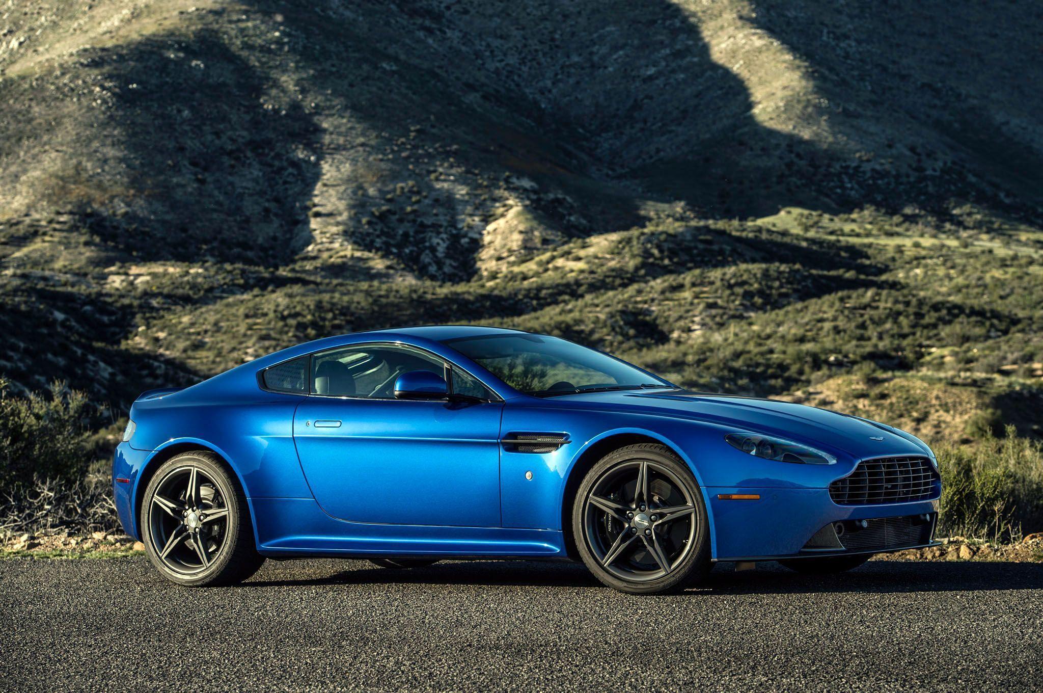 Aston Martin V8 Vantage GTS iPhone 6 Wallpaper. HD Car