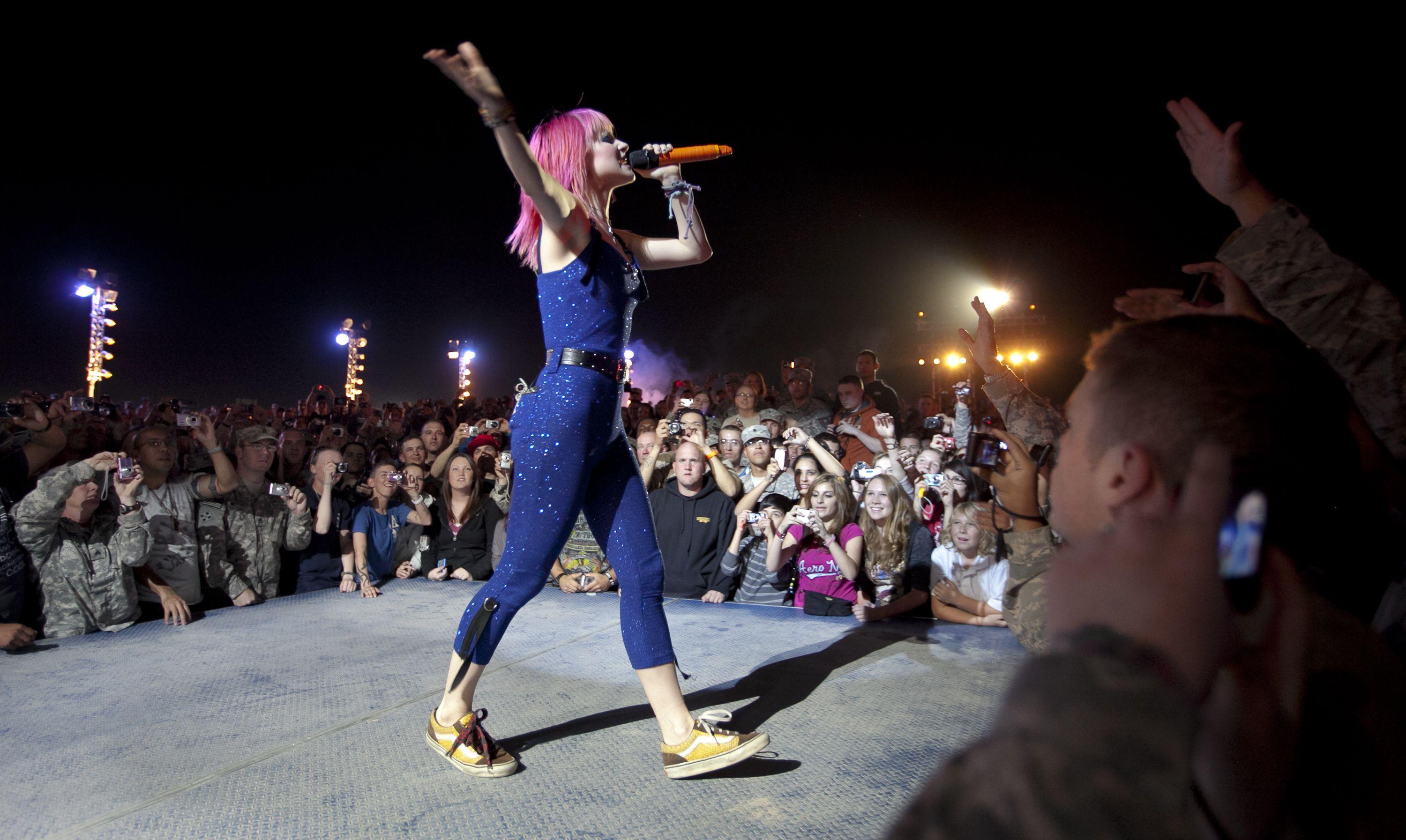 Download Hayley Williams Wallpaper 3000x1793