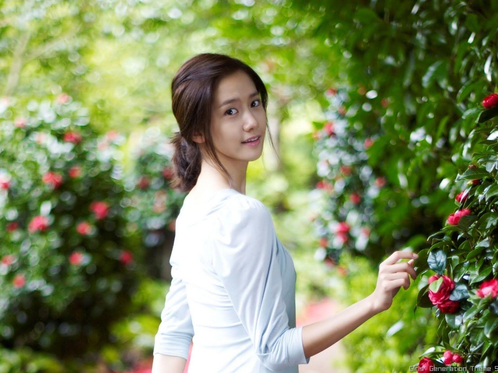 SNSD YoonA Innisfree Wallpaper HD