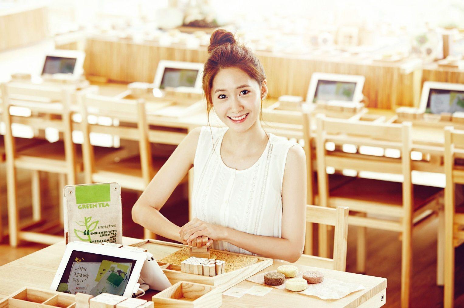 SNSD YoonA Innisfree Organic Green Cafe Wallpaper HD