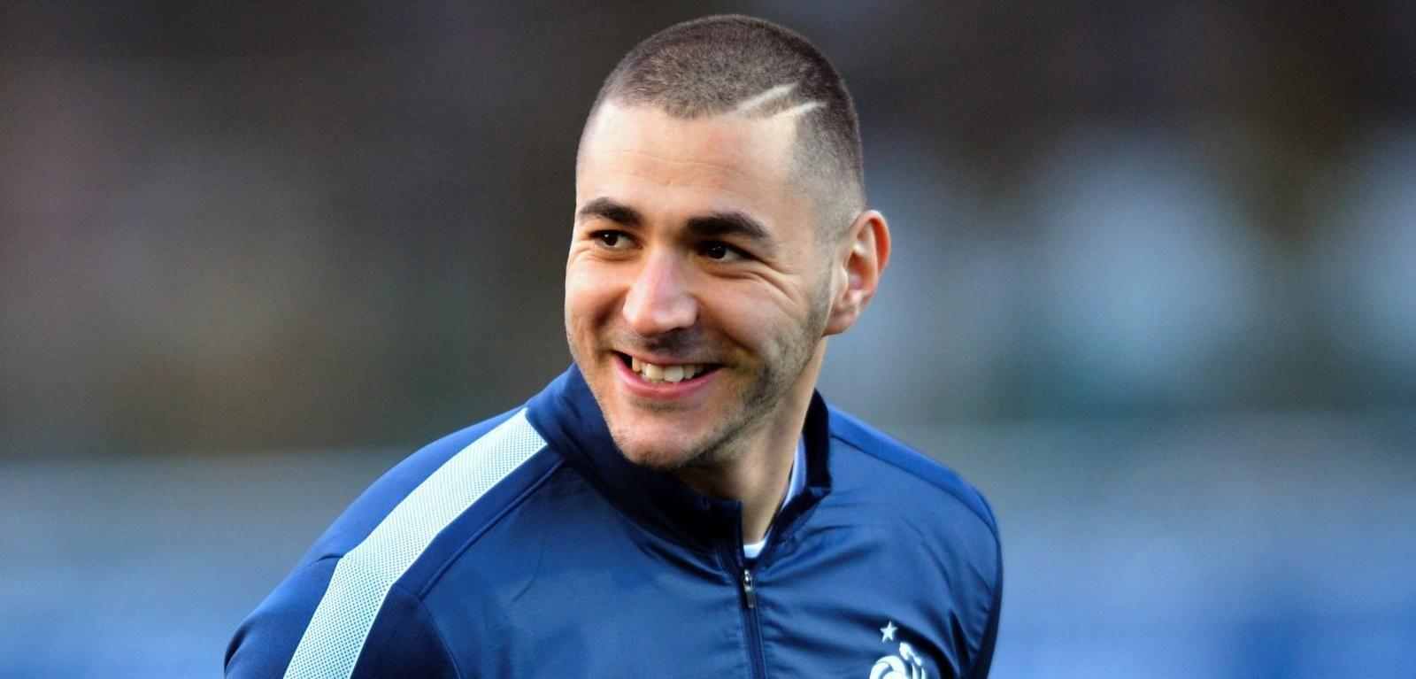 Karim Benzema Travels To England, But Signs Where? Soccer Transfer