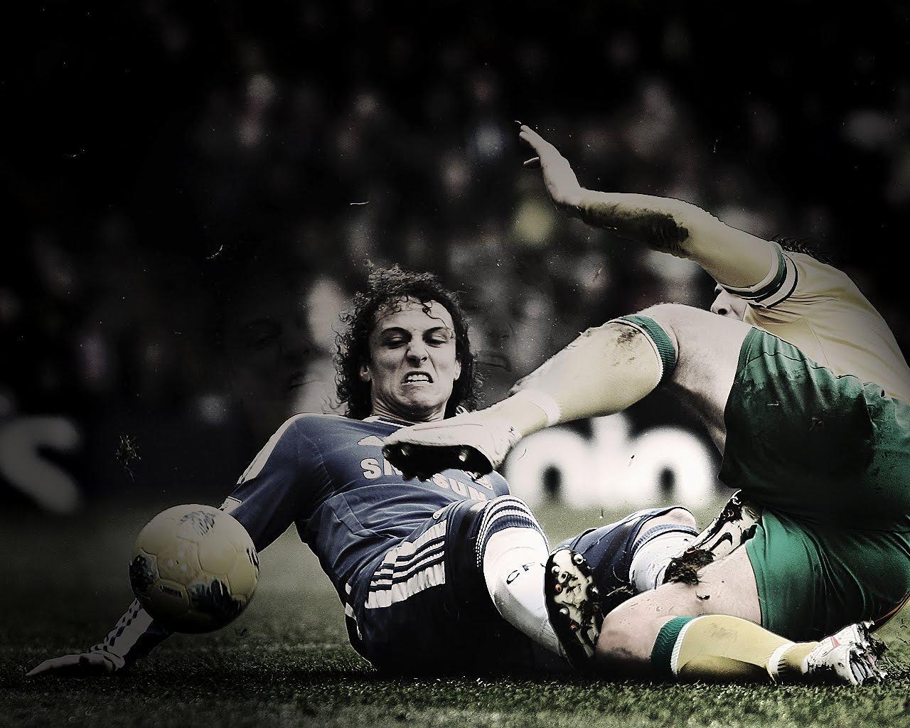 Barcelona interested in David Luiz