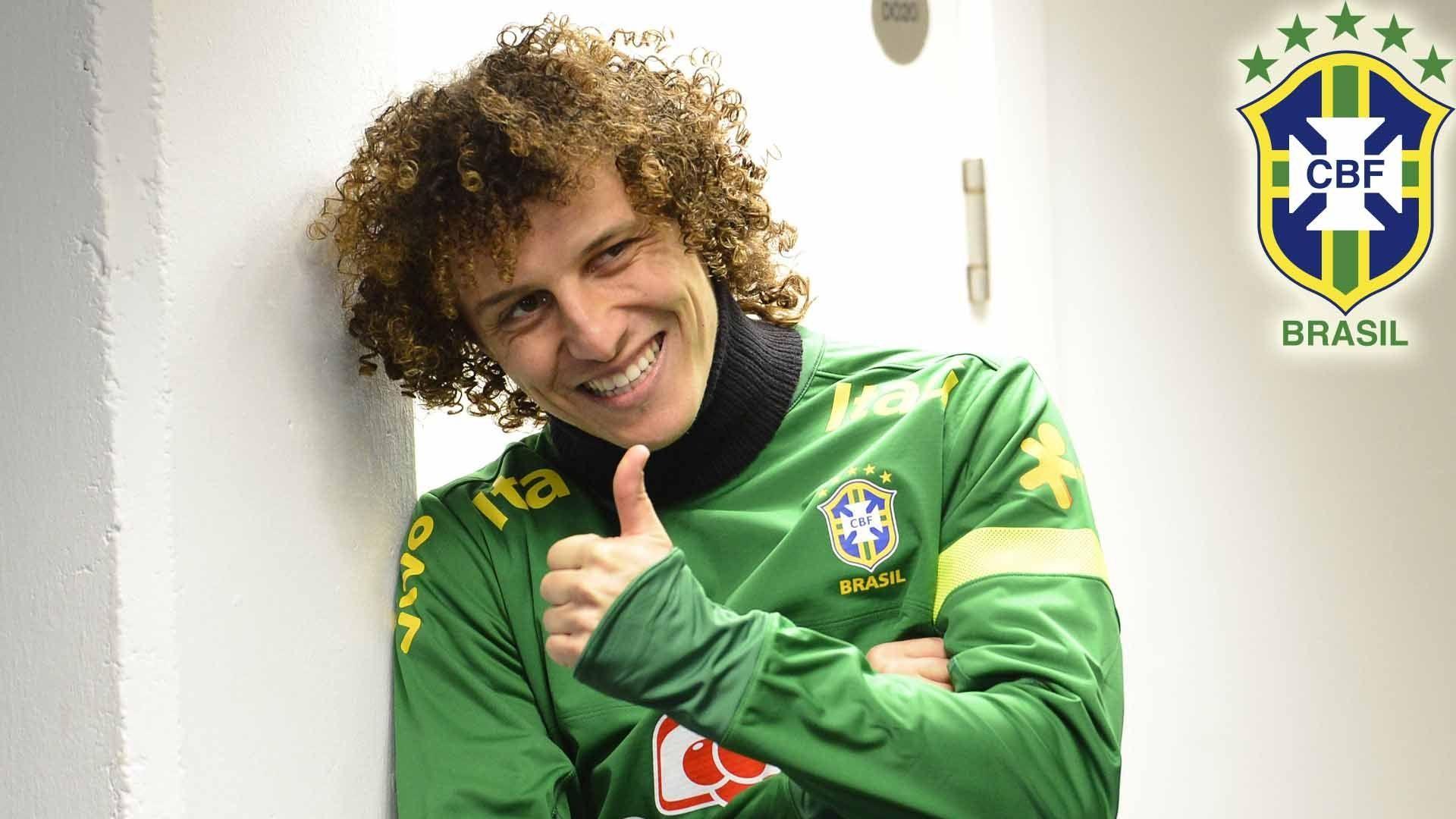 David LUIZ rejoint le Paris SG pour 5 ans. Amis du PSG