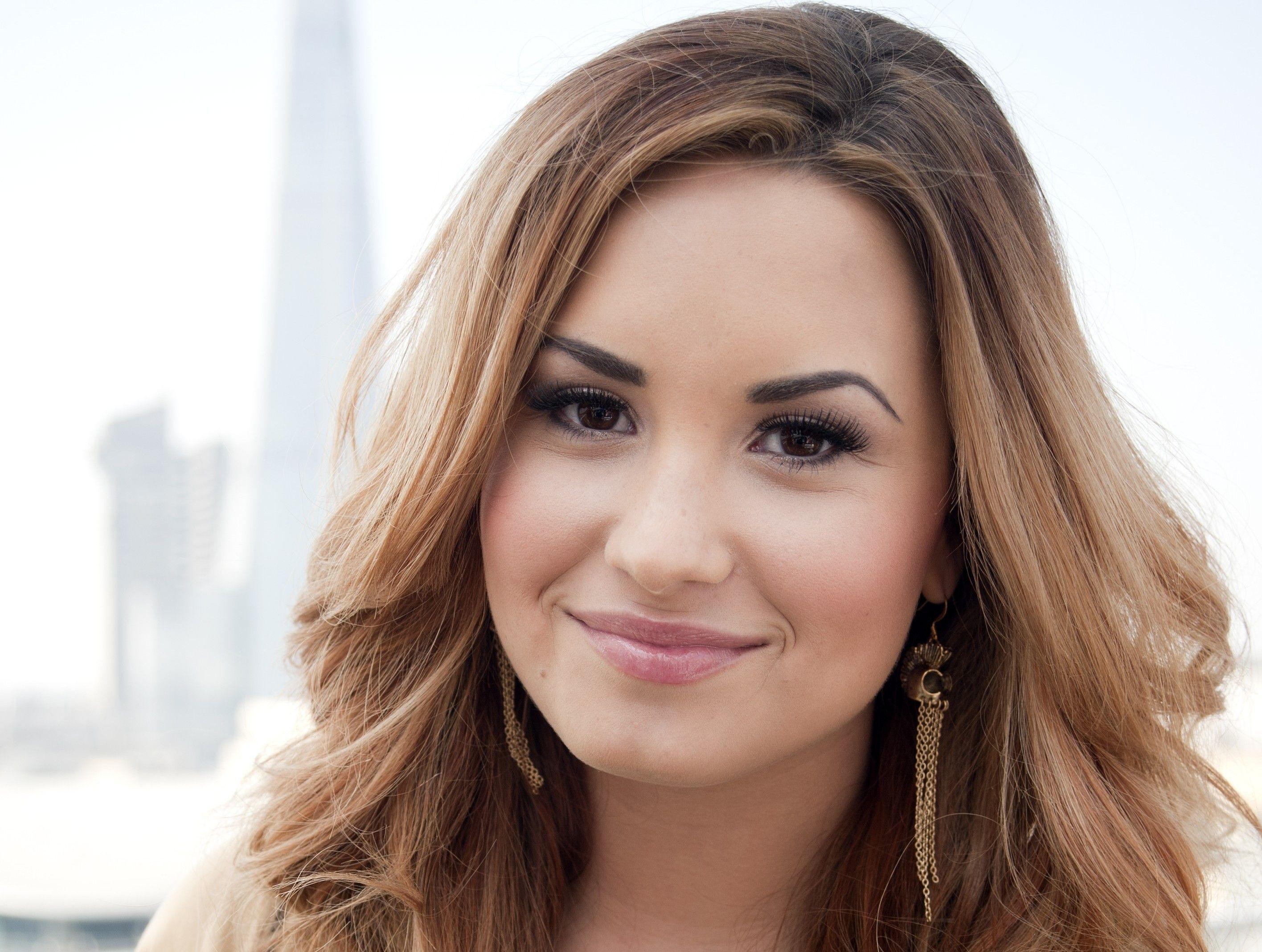 Demi Lovato Beautiful Face Close Up HD Wallpaper