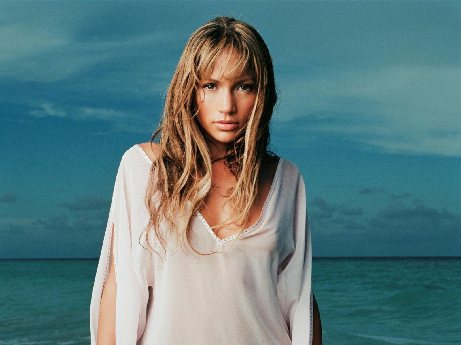 Hot Wallpaper Of Jennifer Lopez