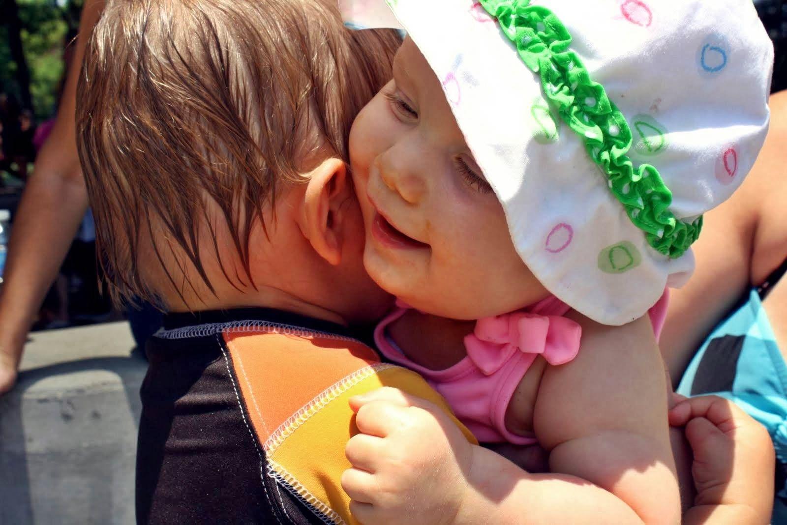 Happy Hug day 2016 SMS, Wishes, Quotes, Wallpaper, Image, Shayari