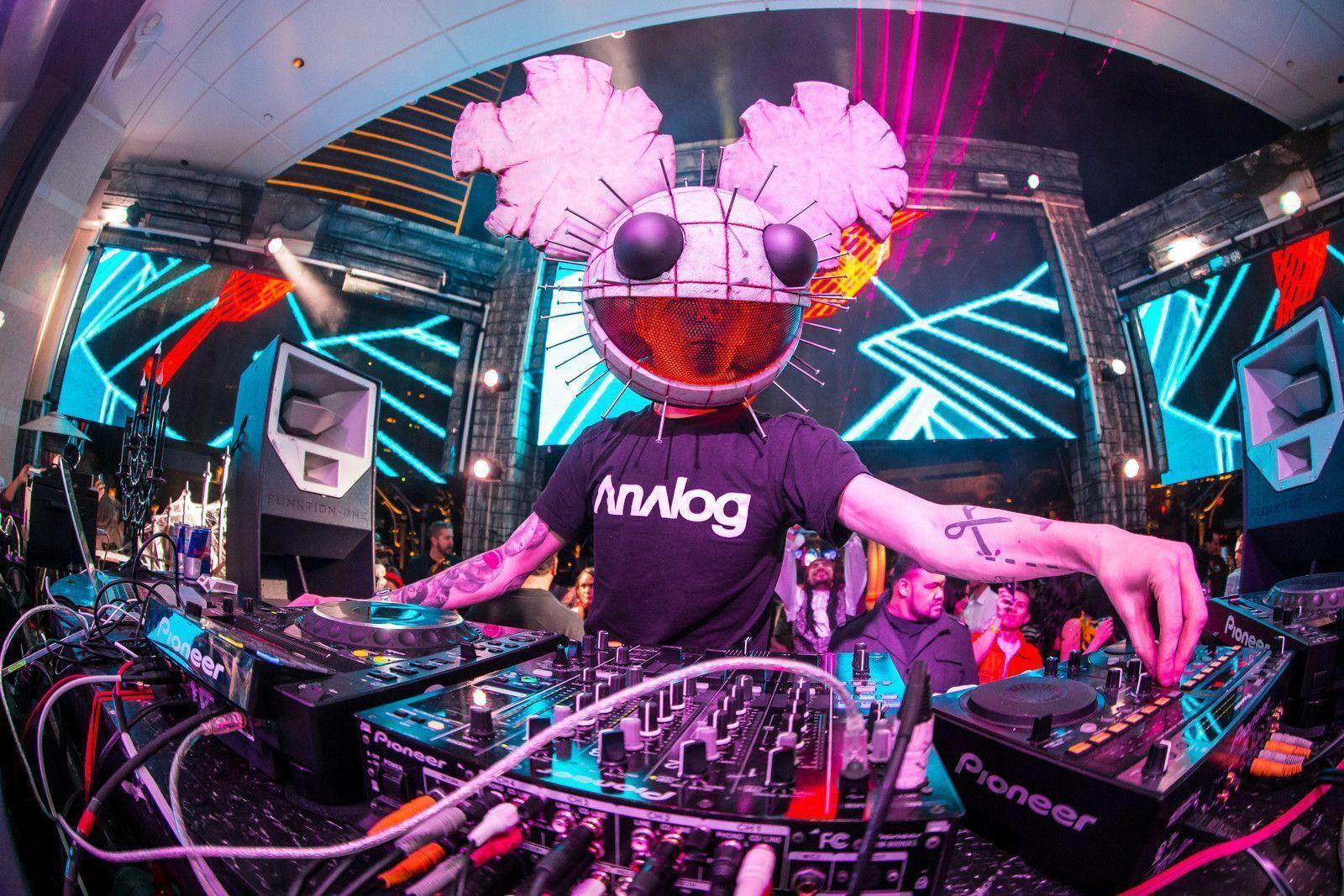 Deadmau5 Sneaks Out of Hospital To Play a Show