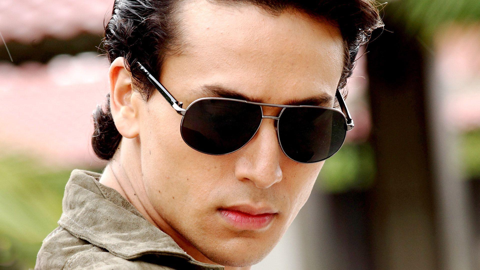 Facebook Covers For Tiger Shroff • PoPoPics.com