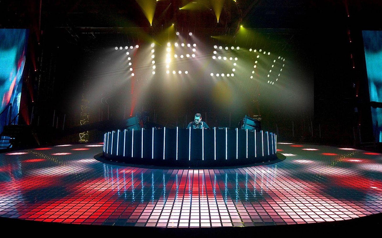Tiësto th anniversary Concert GelreDome 2004