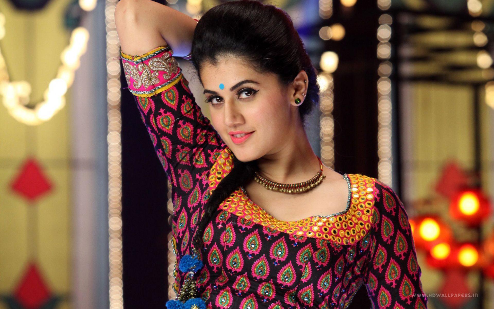 Free Download 11 Taapsee Pannu HD Wallpaper 2015