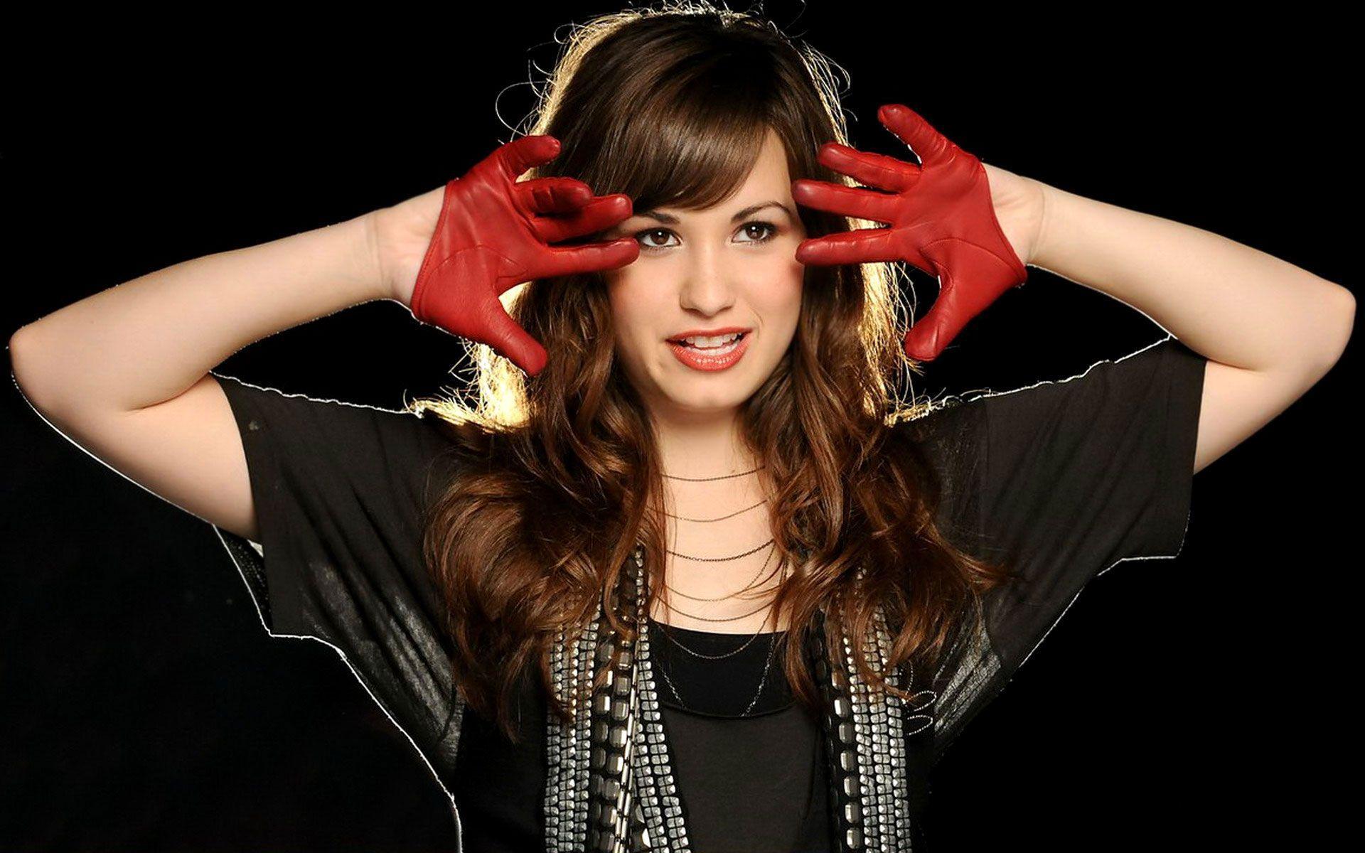 Asian Beauty Model Wallpaper Full Image