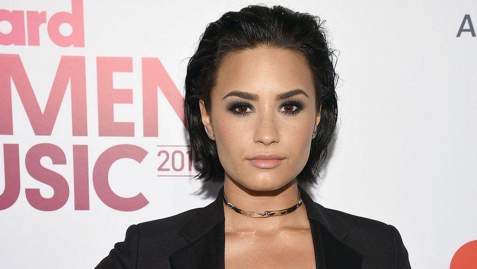 Demi Lovato&;s N.Y.C. Makeup Collab. Pret A Reporter