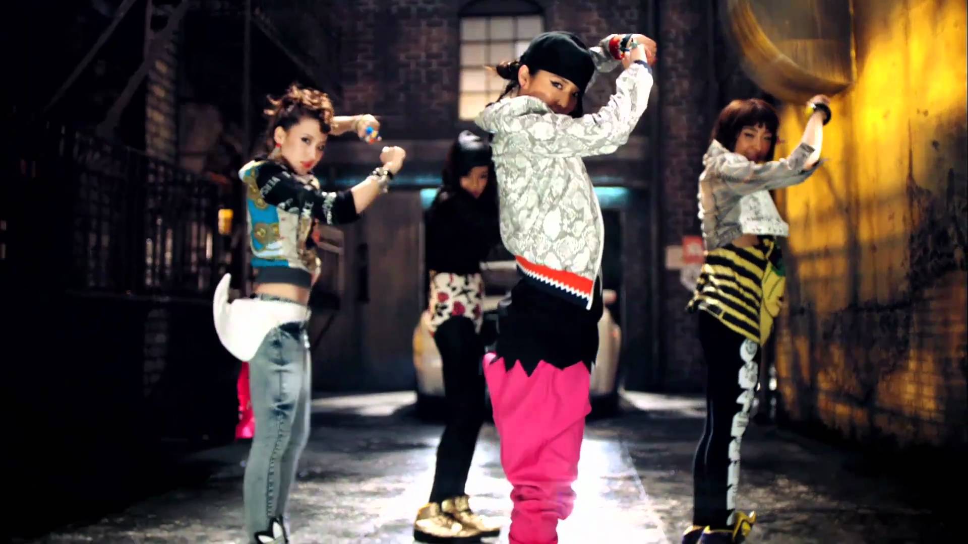 2NE1 (Street Ver.) M V