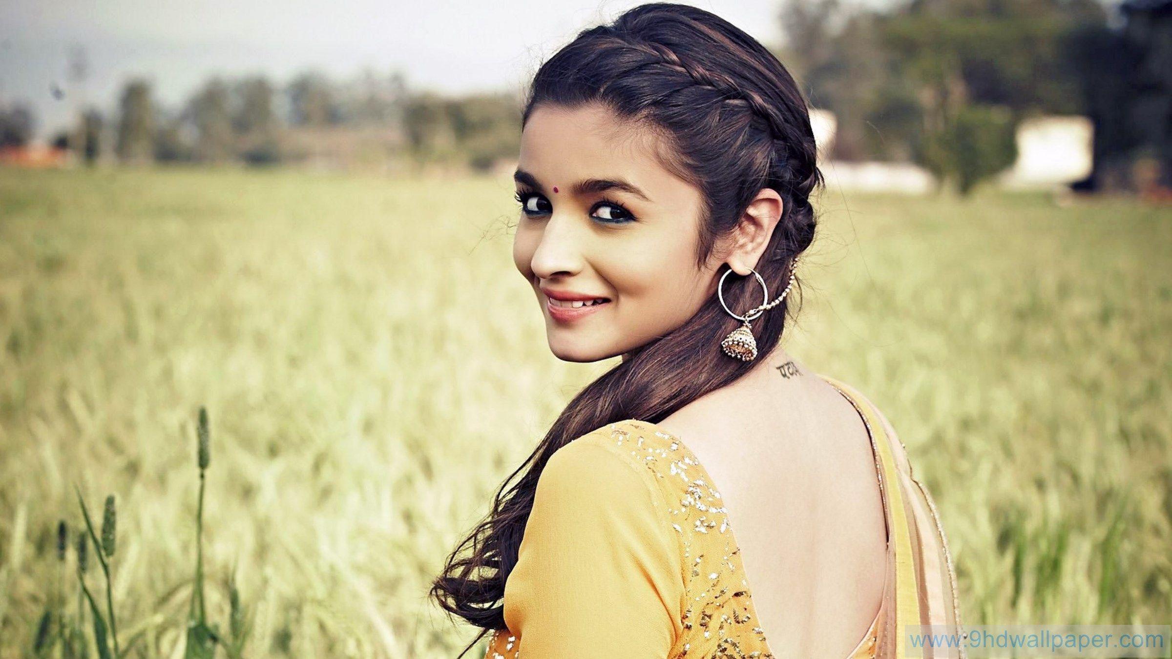 Bollywood Actress Alia Bhatt HD wallpaper Picture HD