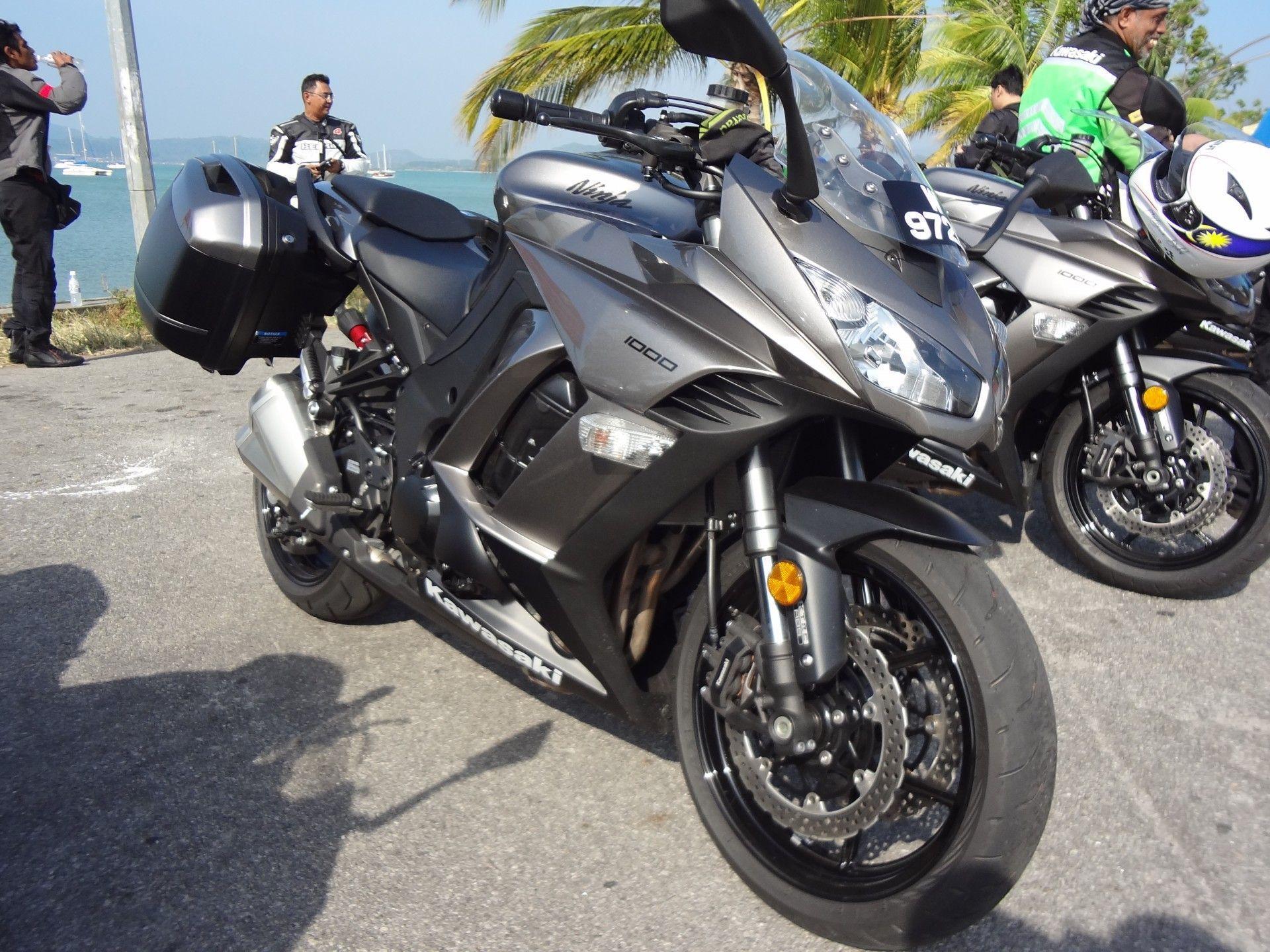 Test Ride Review: Kawasaki Z1000 & Ninja 1000