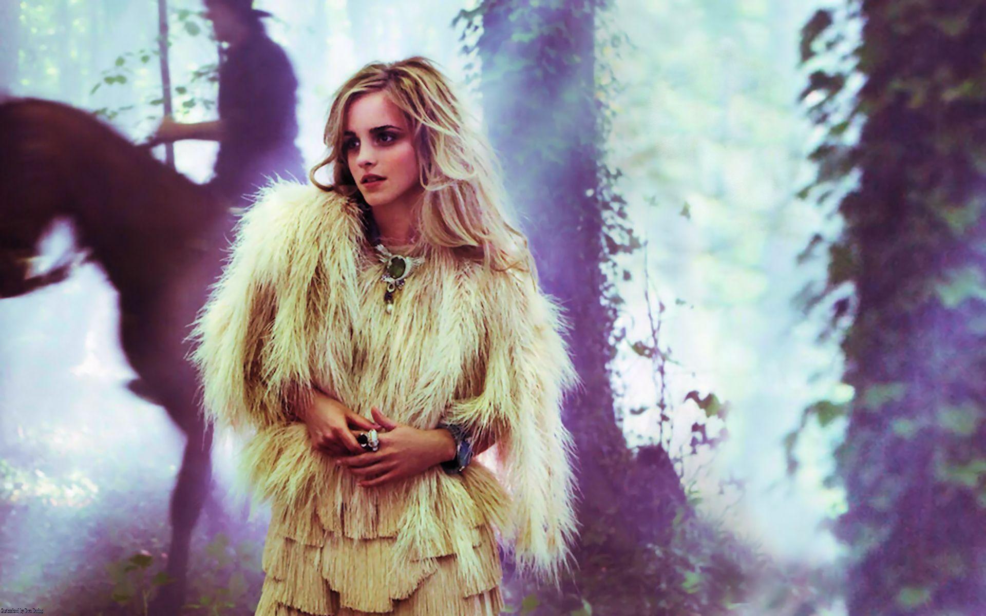 Celebrities Wallpaper, Piktpool.com.com: Emma Watson Vogue