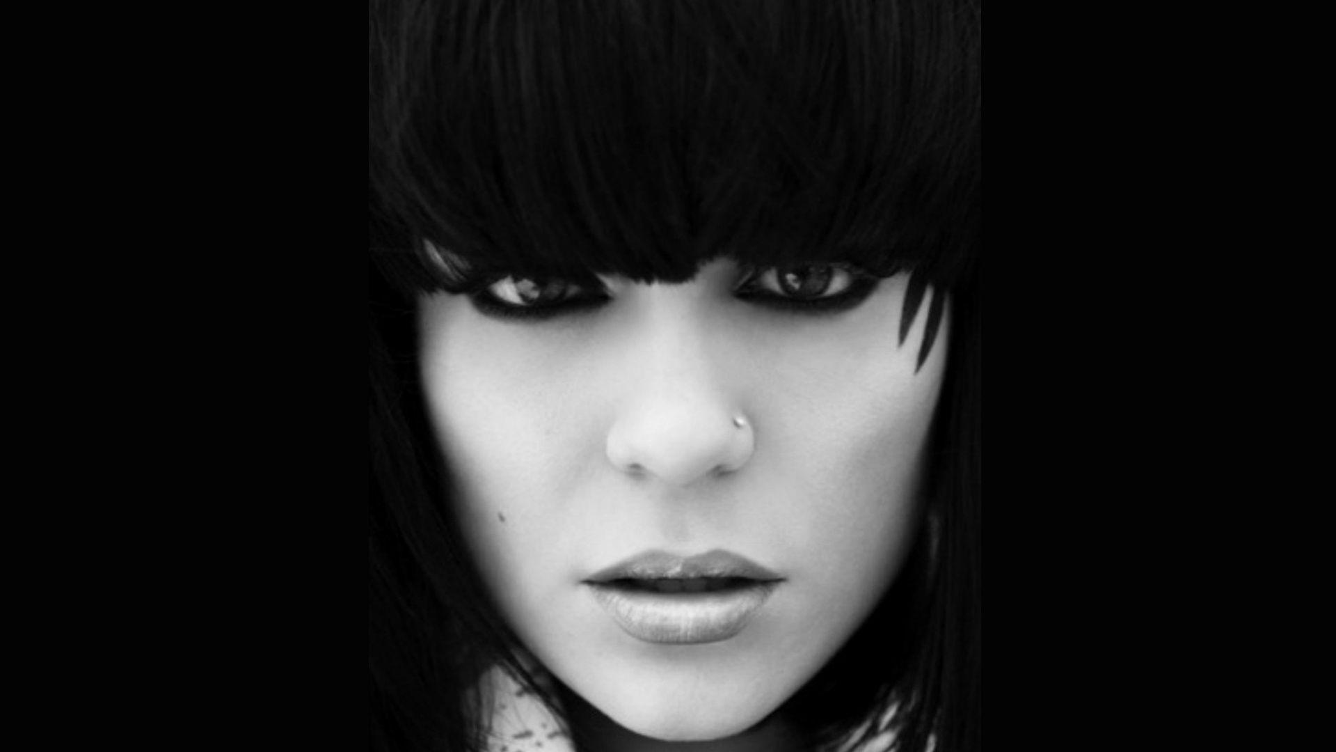Wallpaper Desktop Jessie J 1000 X 1335 208 Kb Jpeg. TUTORIAL