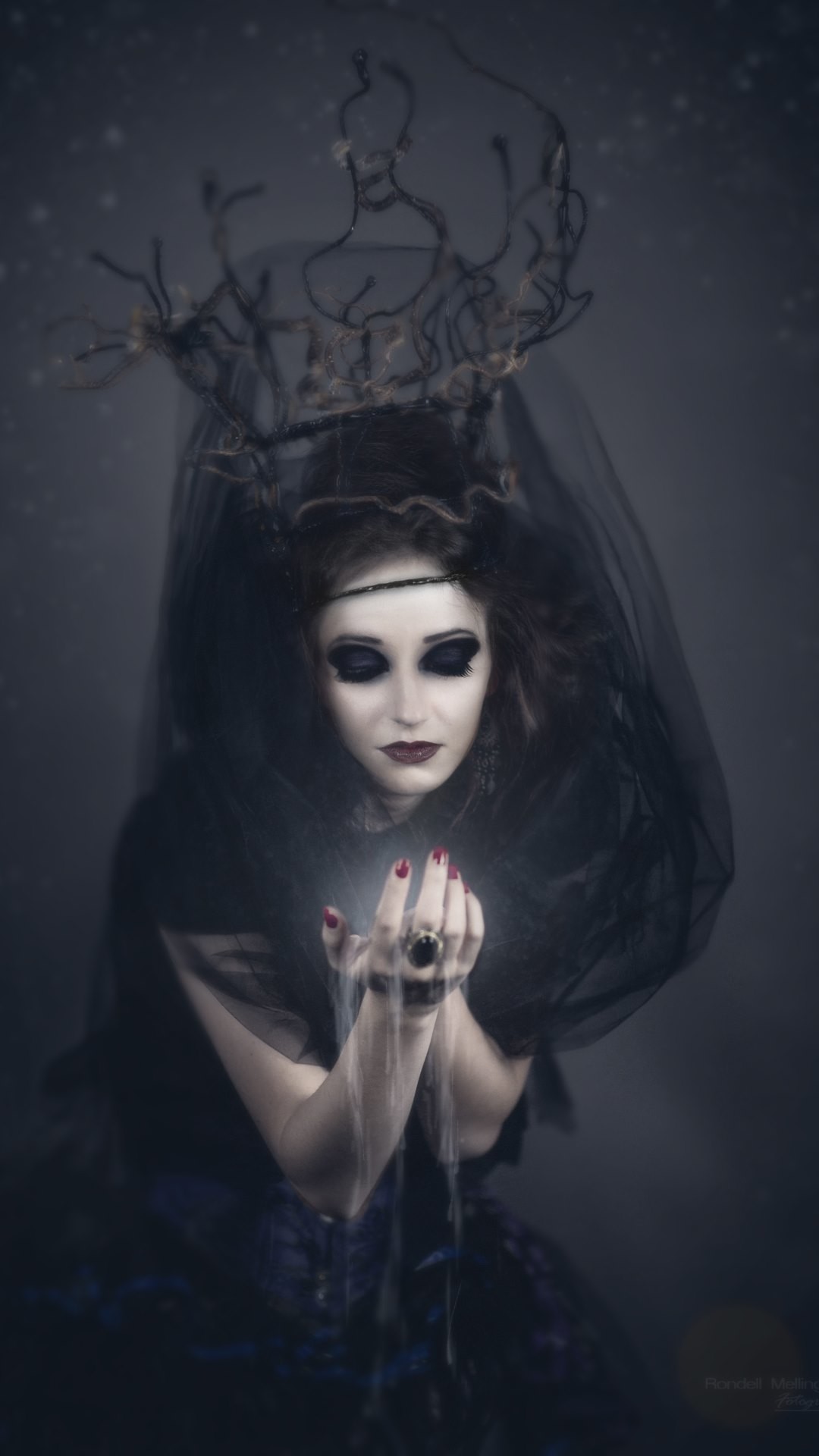 HD Wallpaper 3: Witch. Vampire. Girl Halloween Costume