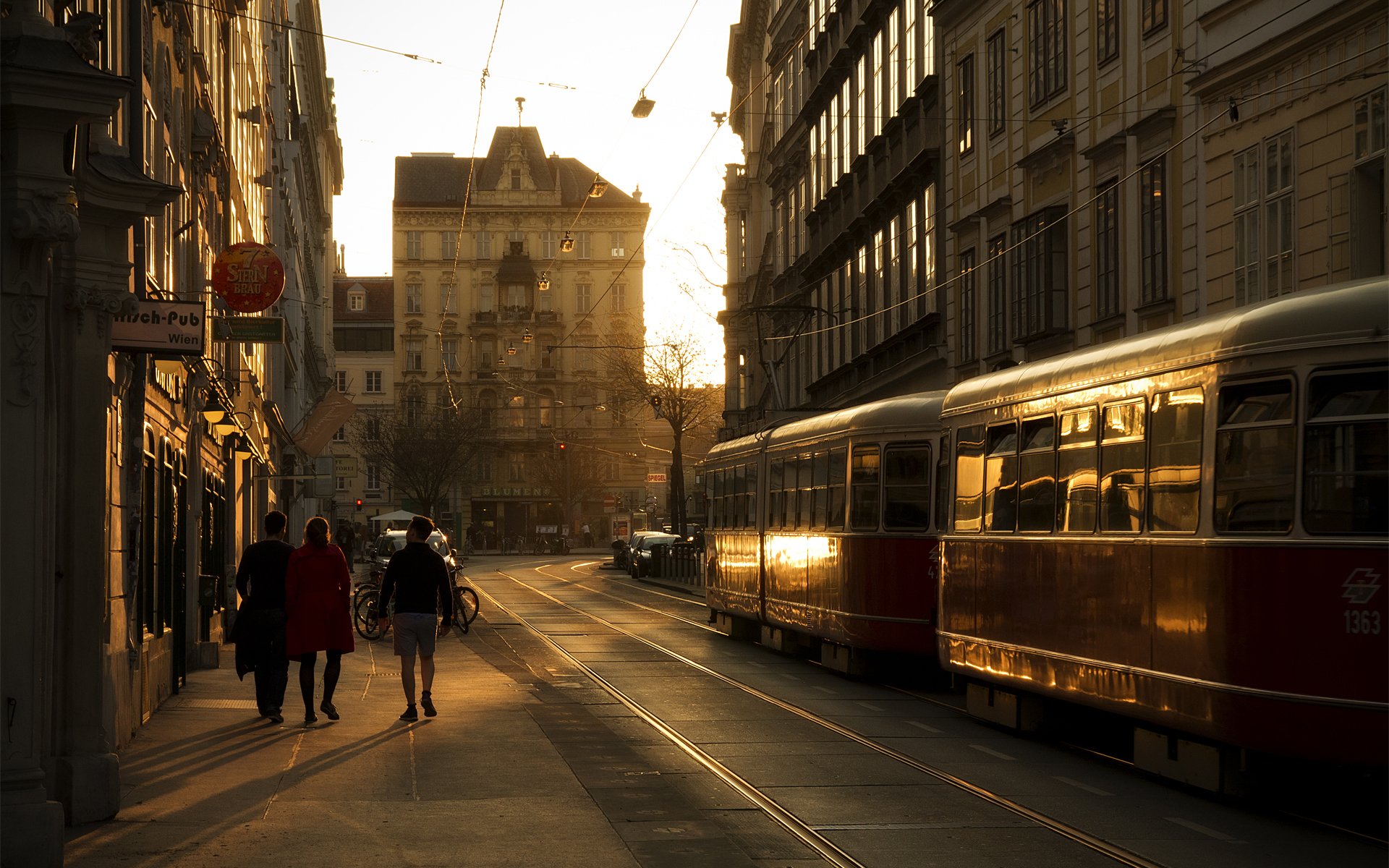Trolley Buildings Street Vienna wallpaperx1200