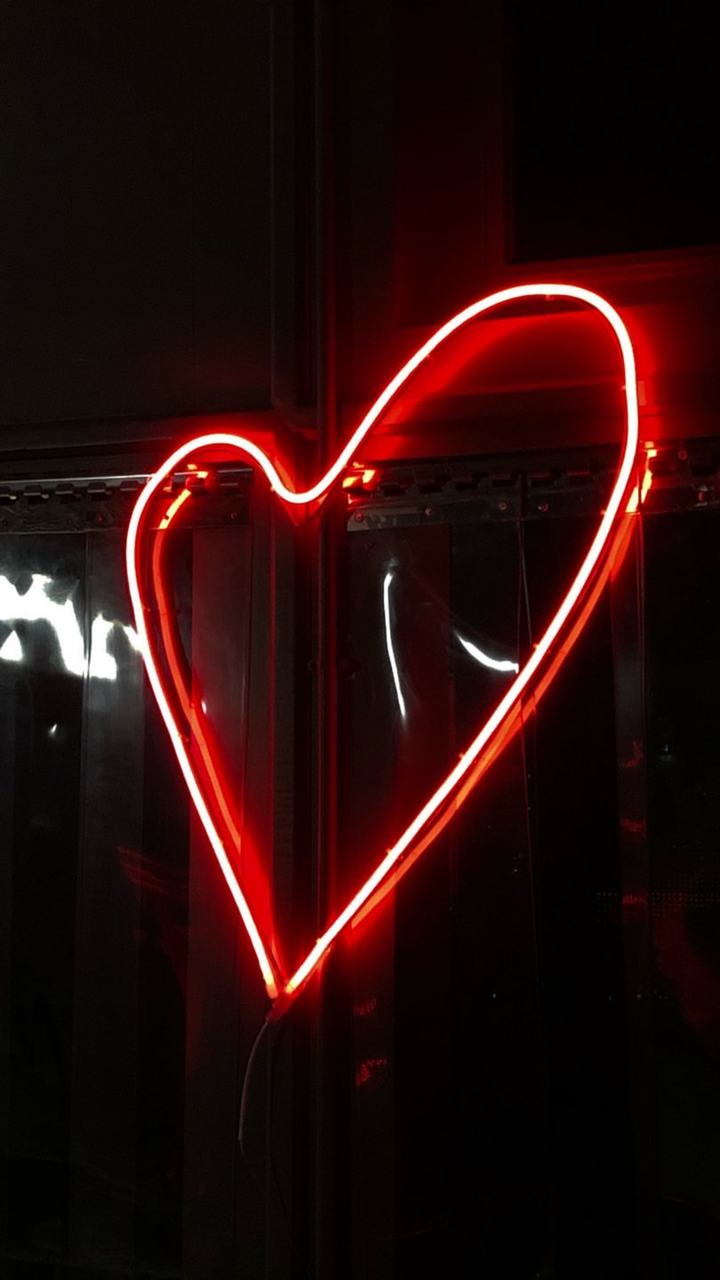 Neon light heart wallpaper uploaded by 태진