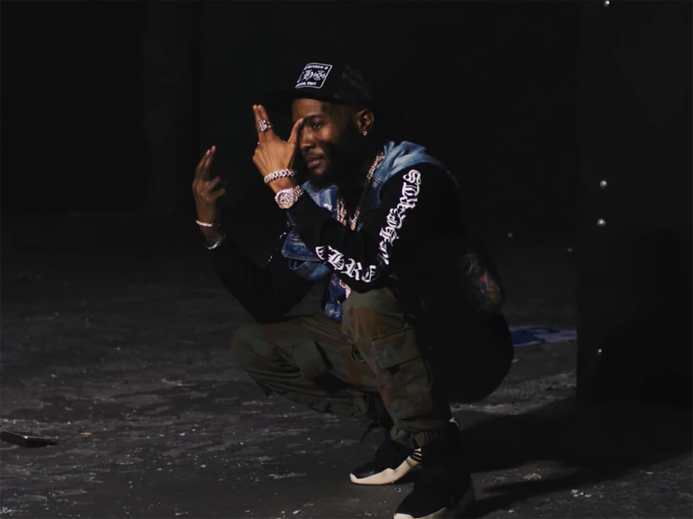 Watch Shy Glizzy's video for "30s, 50s, 100s.
