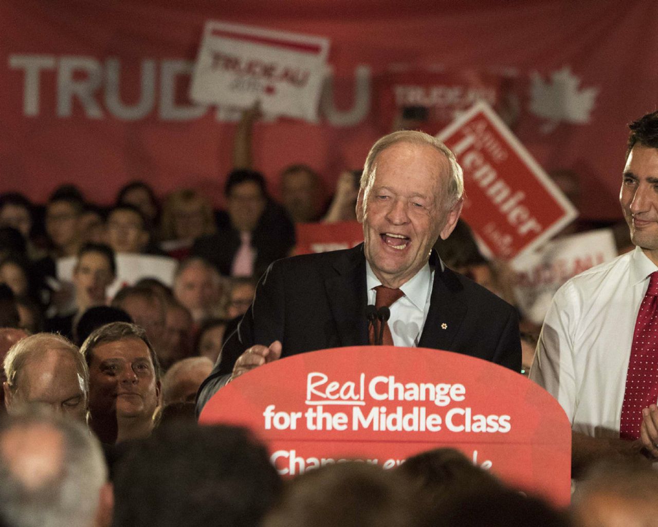 Jean Chretien steals spotlight at Liberal rally for Justin Trudeau