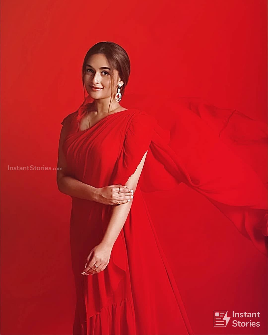 Prayaga Martin Latest Hot Photohoot Photo Wallpaper In Red Yellow Saree (1080p)