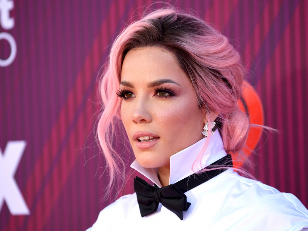 Desktop wallpaper gorgeous and beautiful singer, halsey, HD image, picture, background, 2aac8c