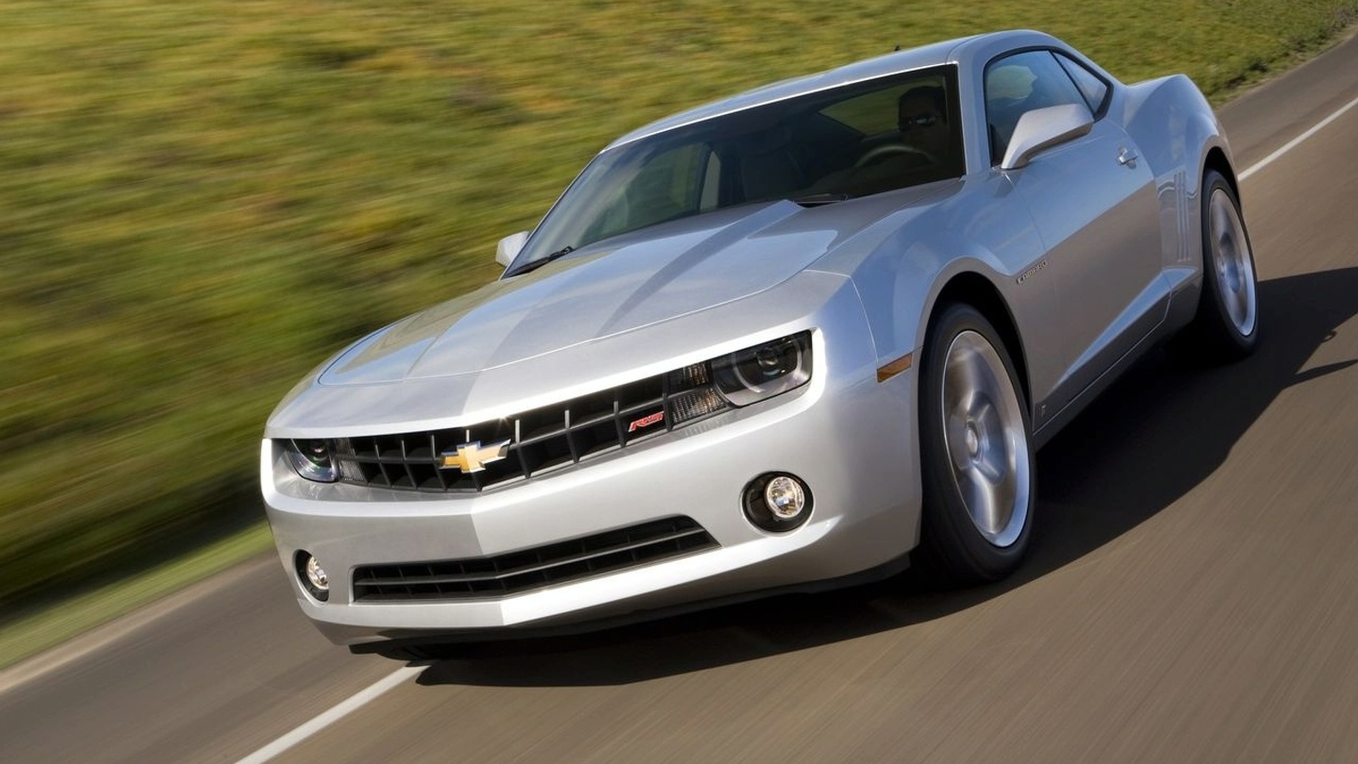 Chevrolet Camaro gets small price increase, V6 rated