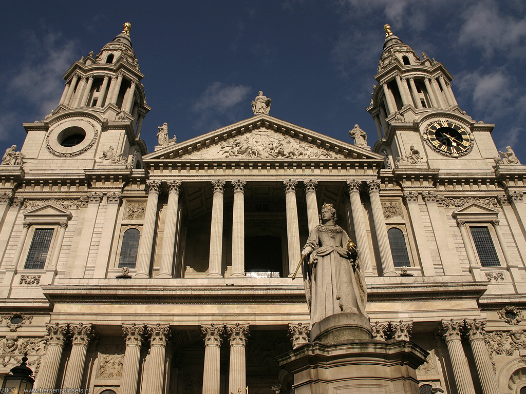 Wallpaper: 'St Paul's Cathedral ' Paul's Cathedral on Ludgate Hill in the City of London. A true work of art with a very interesting history. Queen Victoria's statue looking out