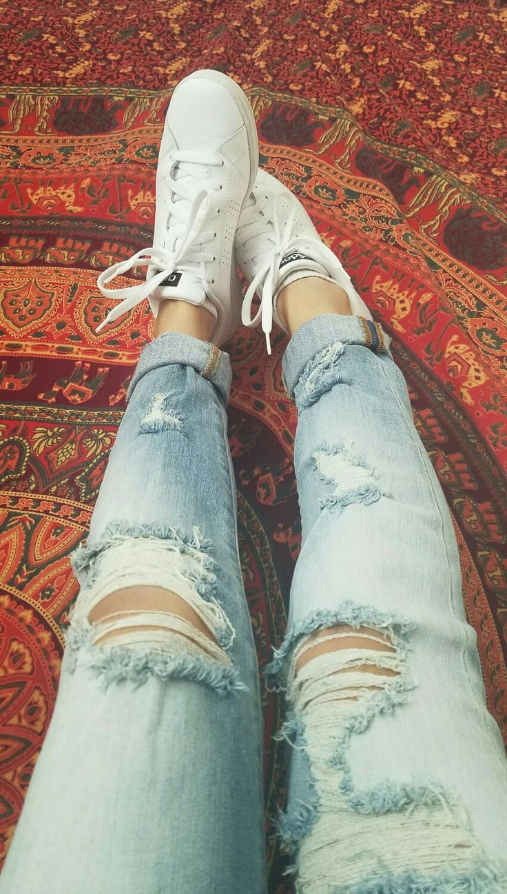 Ripped jeans and Adidas. Grunge outfits, Cute girl photo, Girly image