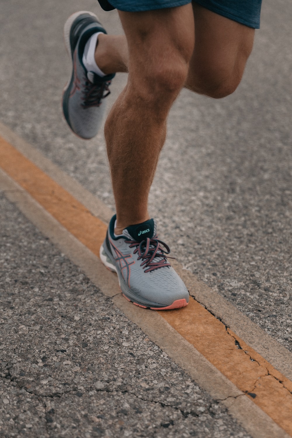 Running Shoes Picture [HQ]. Download Free Image