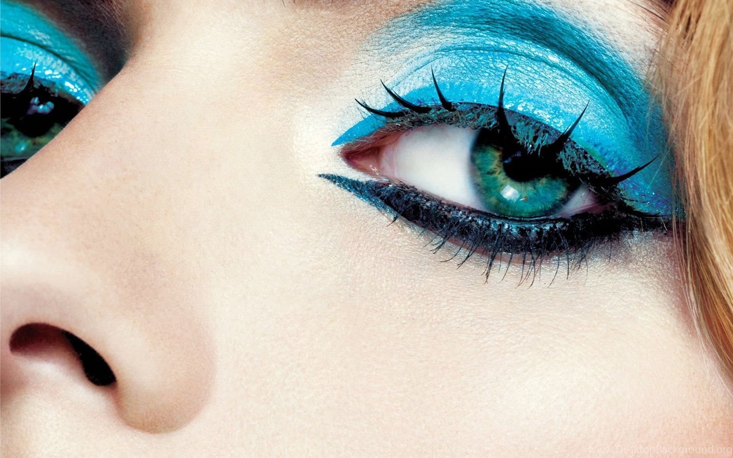 Artistic eye makeup Desktop Background