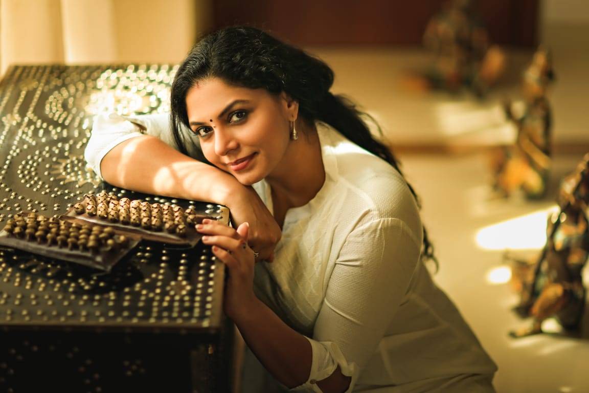 Covid 19: UAE Based Indian Actress Asha Sarath On Being Separated From Daughter