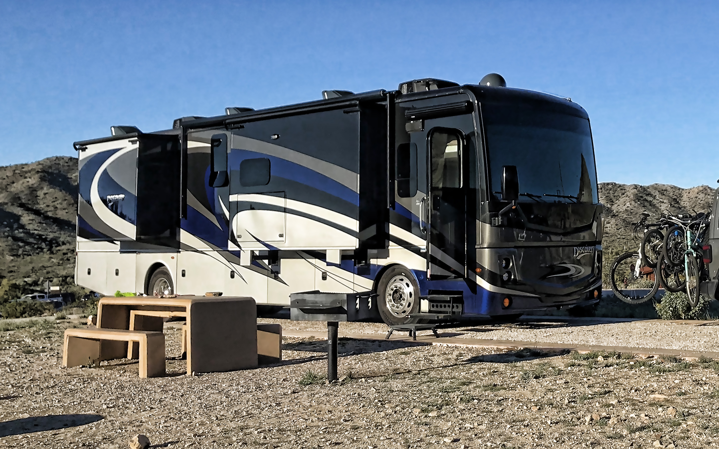 Download wallpaper 2019, Fleetwood Discovery LXE, exterior, Motorhome, Class A, american vehicles, Fleetwood RV for desktop with resolution 2880x1800. High Quality HD picture wallpaper
