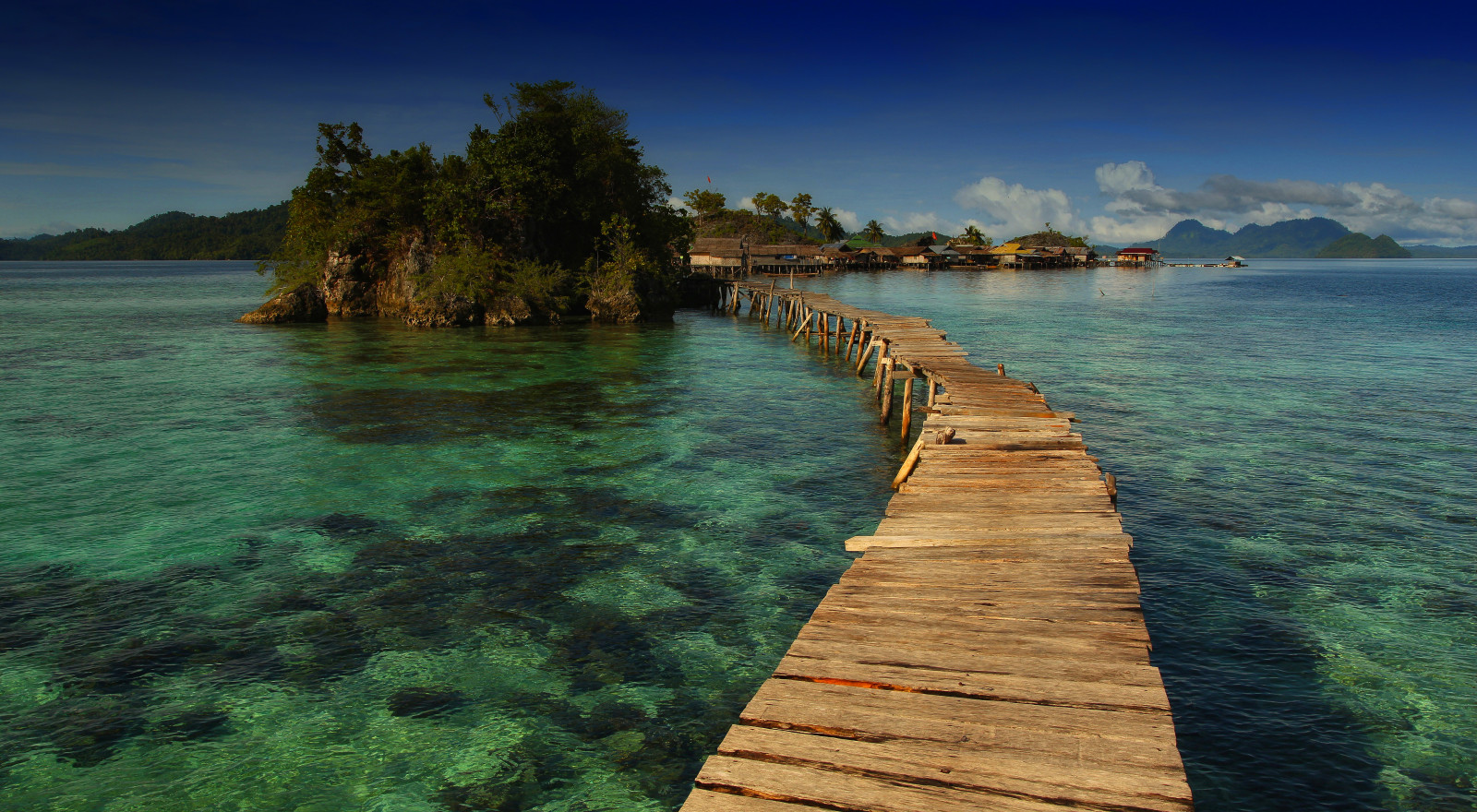 Wallpaper, landscape, sea, bay, Asia, water, shore, sky, wood, calm, village, coast, bridge, horizon, tropical, island, lagoon, planks, Indonesia, beautiful, tree, ocean, marine, remote, islands, islet, tropics, reef, gypsy, computer wallpaper