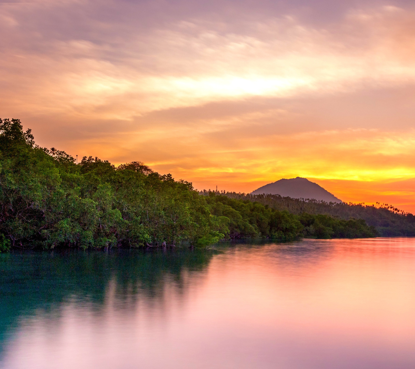 Manado North Sulawesi in Indonesia Wallpaper for Android 720x1280
