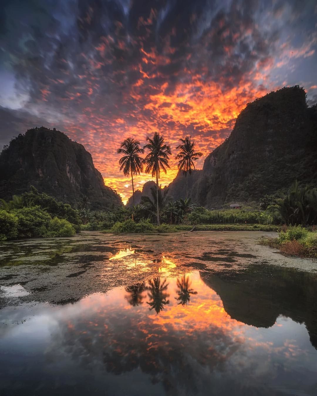 Photo Sunset reflections at Rammang Rammang village in Makassar. Sunset landscape photography, Landscape photography, South sulawesi