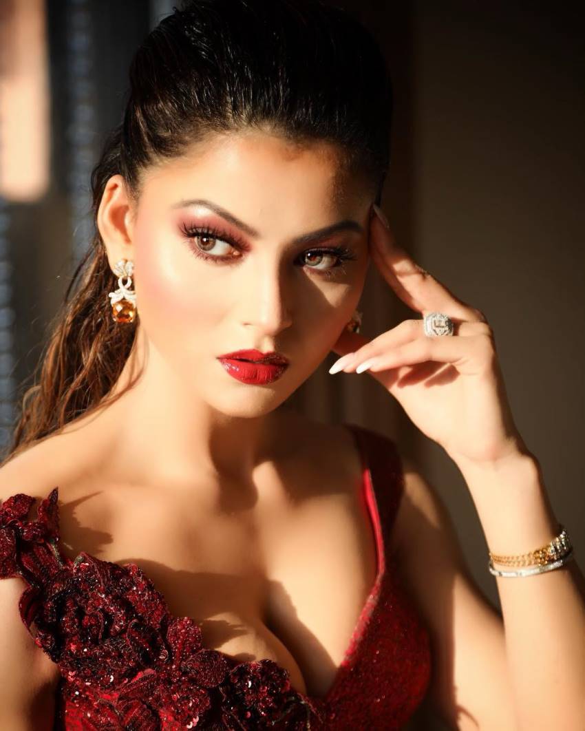 480x800 Urvashi Rautela Celebrity Galaxy Note,HTC Desire,Nokia Lumia  520,625 Android ,HD 4k Wallpapers,Images,Backgrounds,Photos and Pictures