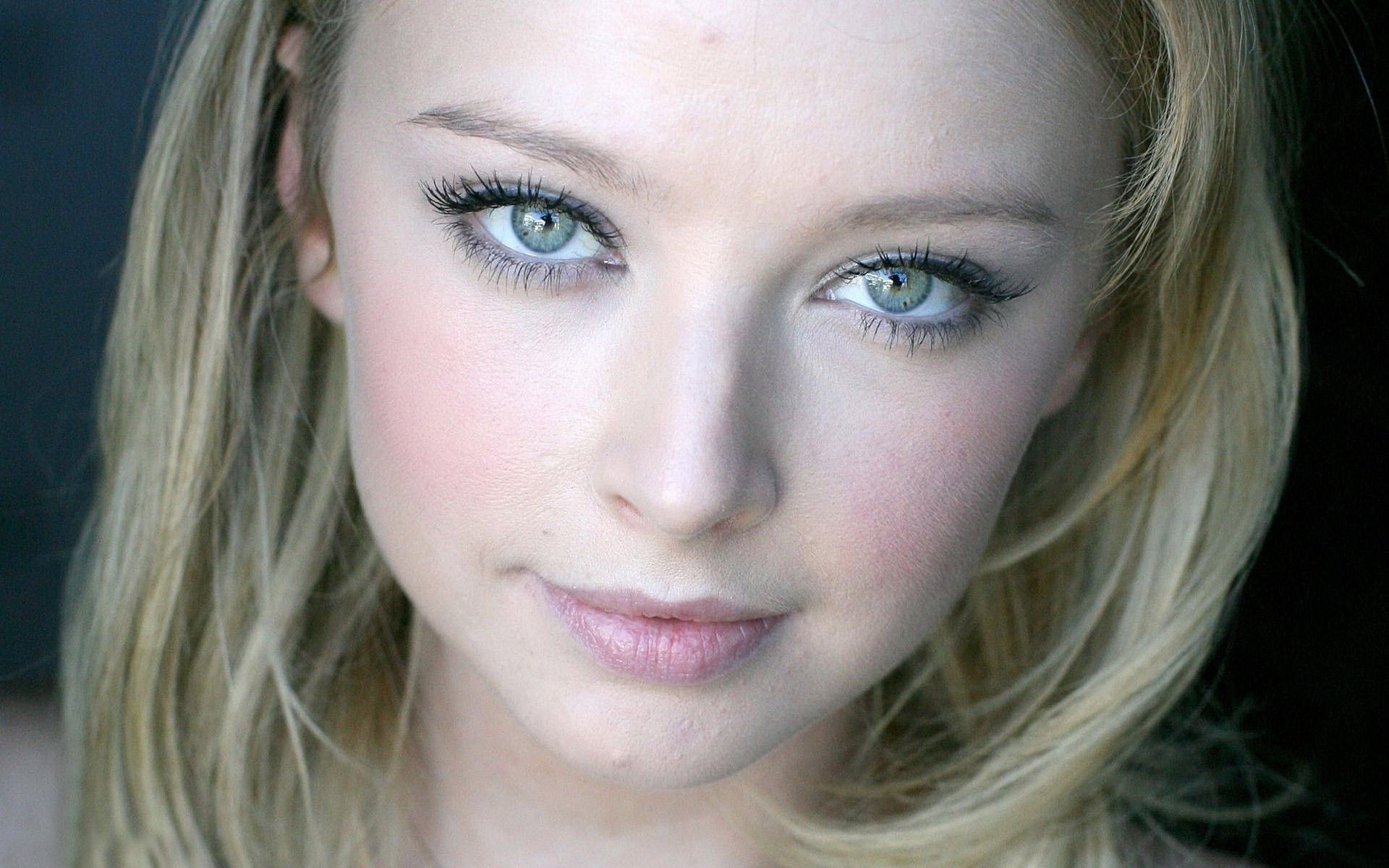 Beautiful Elisabeth Harnois
