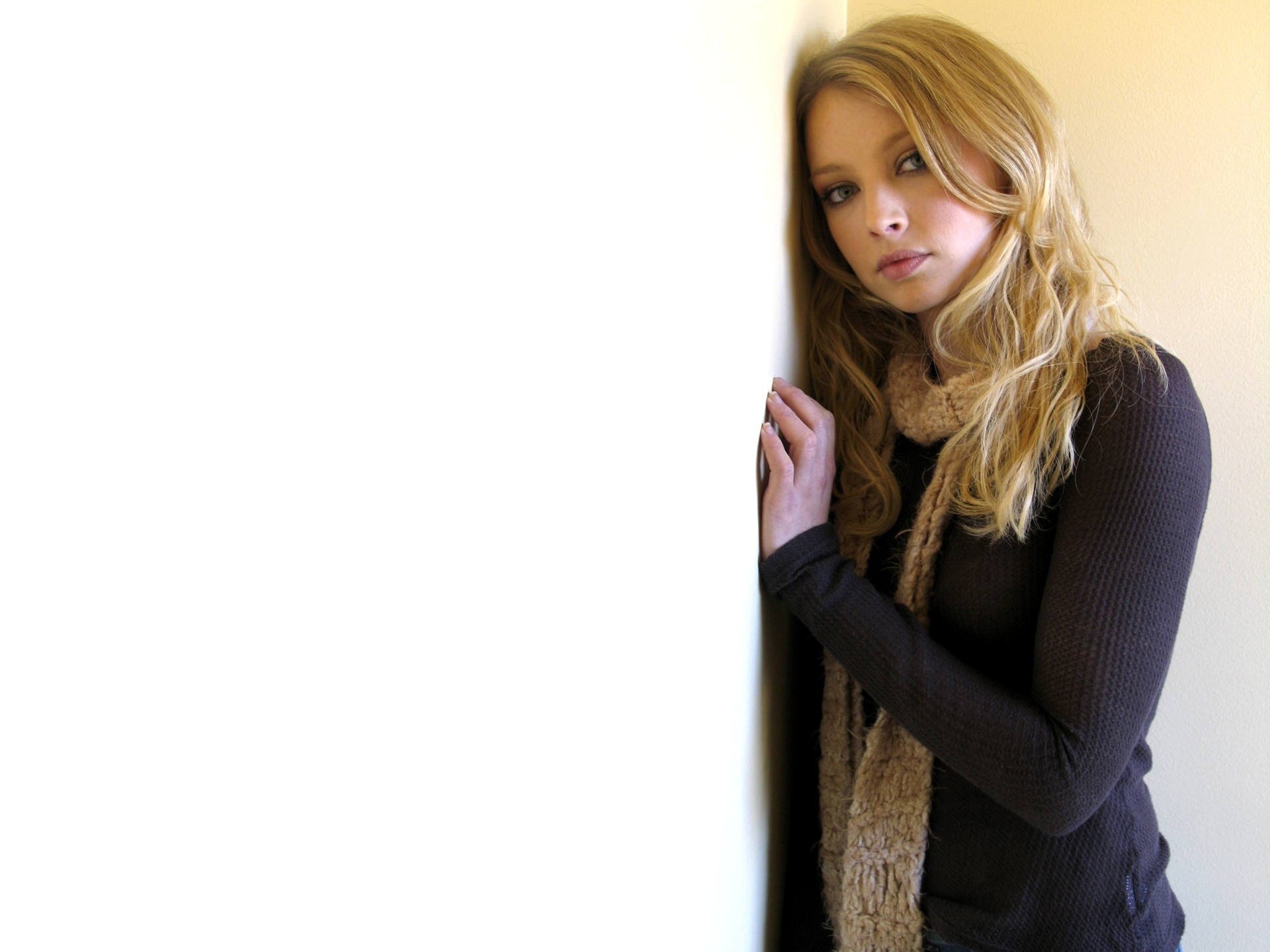 Elisabeth Harnois HD Wallpaper and Background Image