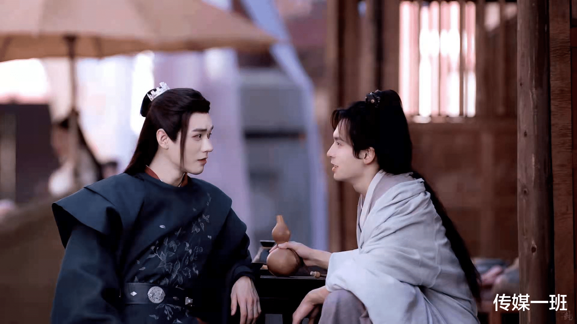 minutes after Gong Jun came on stage, the shutter sound continued, saying that a record company had come to his door, and Lin Gengxin was straightforward and stubborn