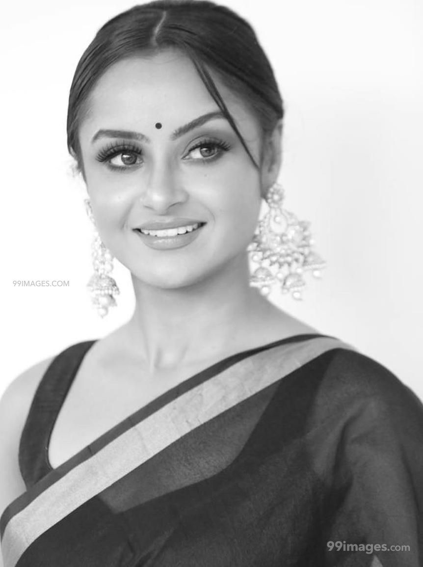 Ishita Ganguly Latest Hot HD Photohoot Photo / Wallpaper (1080p) #ishitaganguly #televisionactre. Photo wallpaper, Happy bengali new year, Photohoot