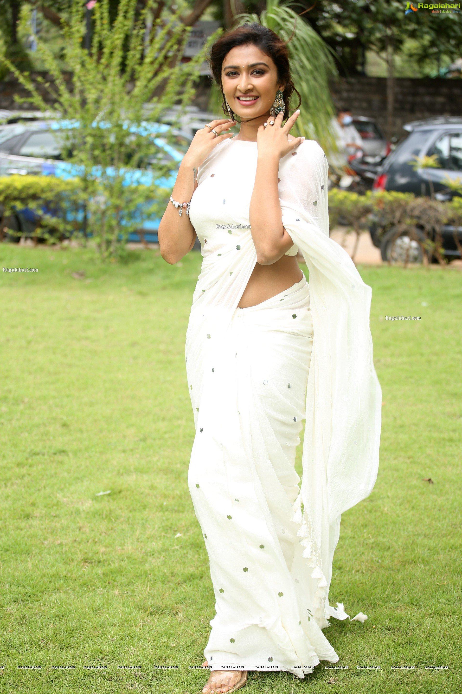 White Saree hot photo. farnaz shetty exposing very hot in saree Photo: HD Image, Picture, Stills, First Look Posters of White Saree hot photo. farnaz shetty exposing very hot in