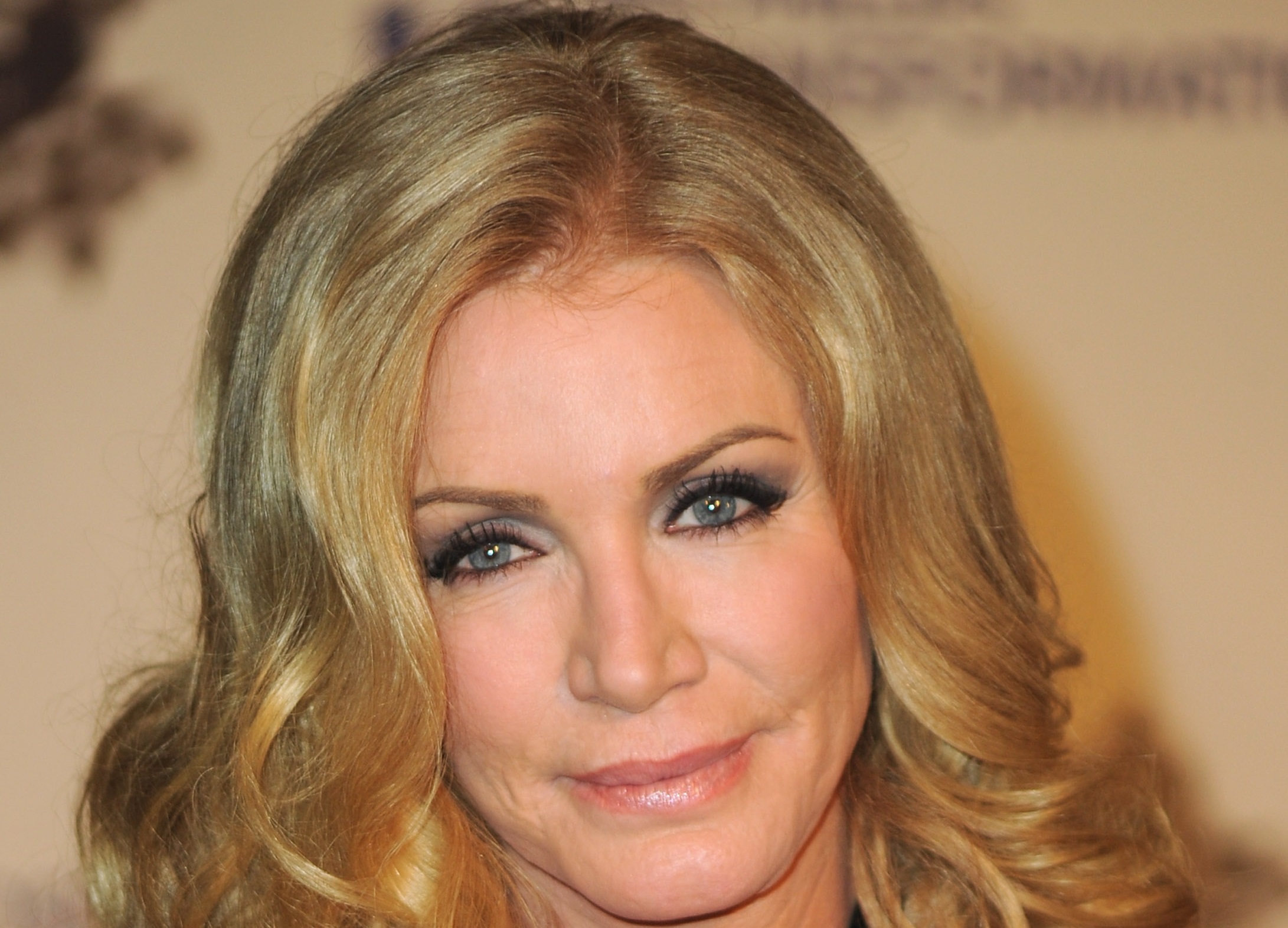 Shannon Tweed Wallpapers Image Photos Pictures Backgrounds.