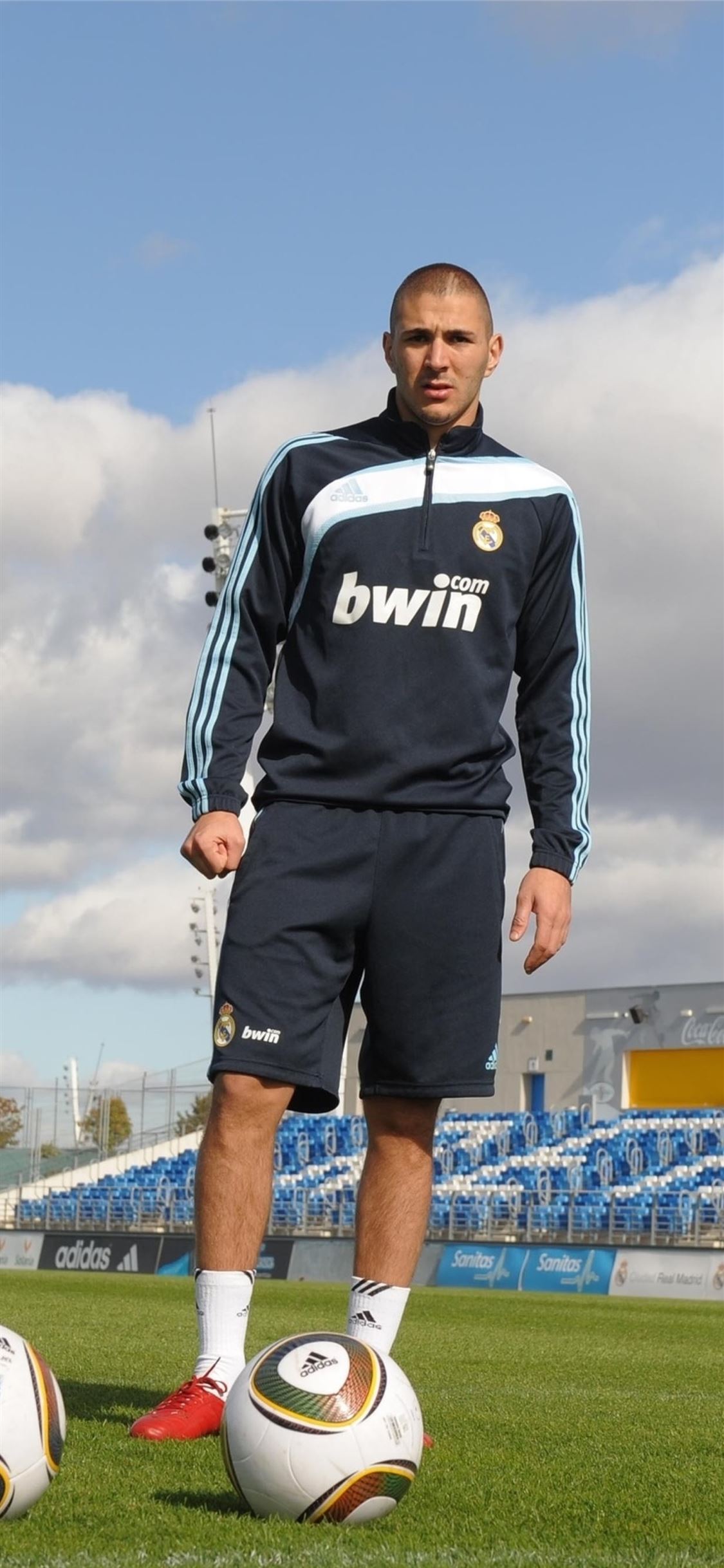 karim benzema real footballer Sony Xperia X XZ Z5 iPhone X Wallpaper Free Download